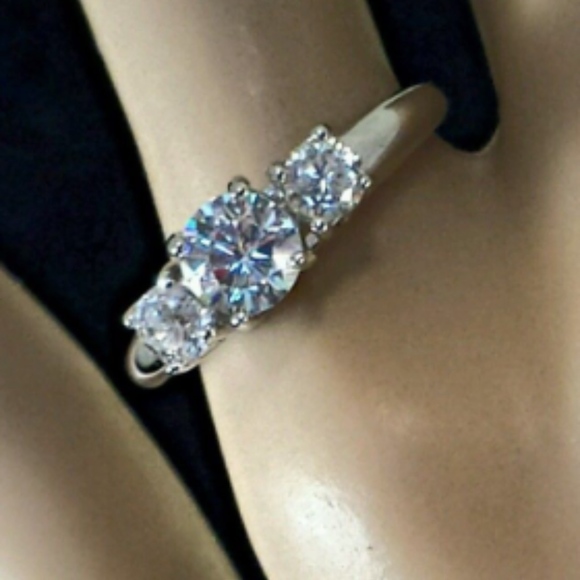 Silver anniversary Ring 3 stones Cubic Zirconia sizes 5 10 11 - Picture 10 of 10